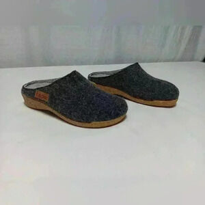 Taos Woollery Shock Absorber  Slip On shoes/slippers. Ladies size 5-5.5